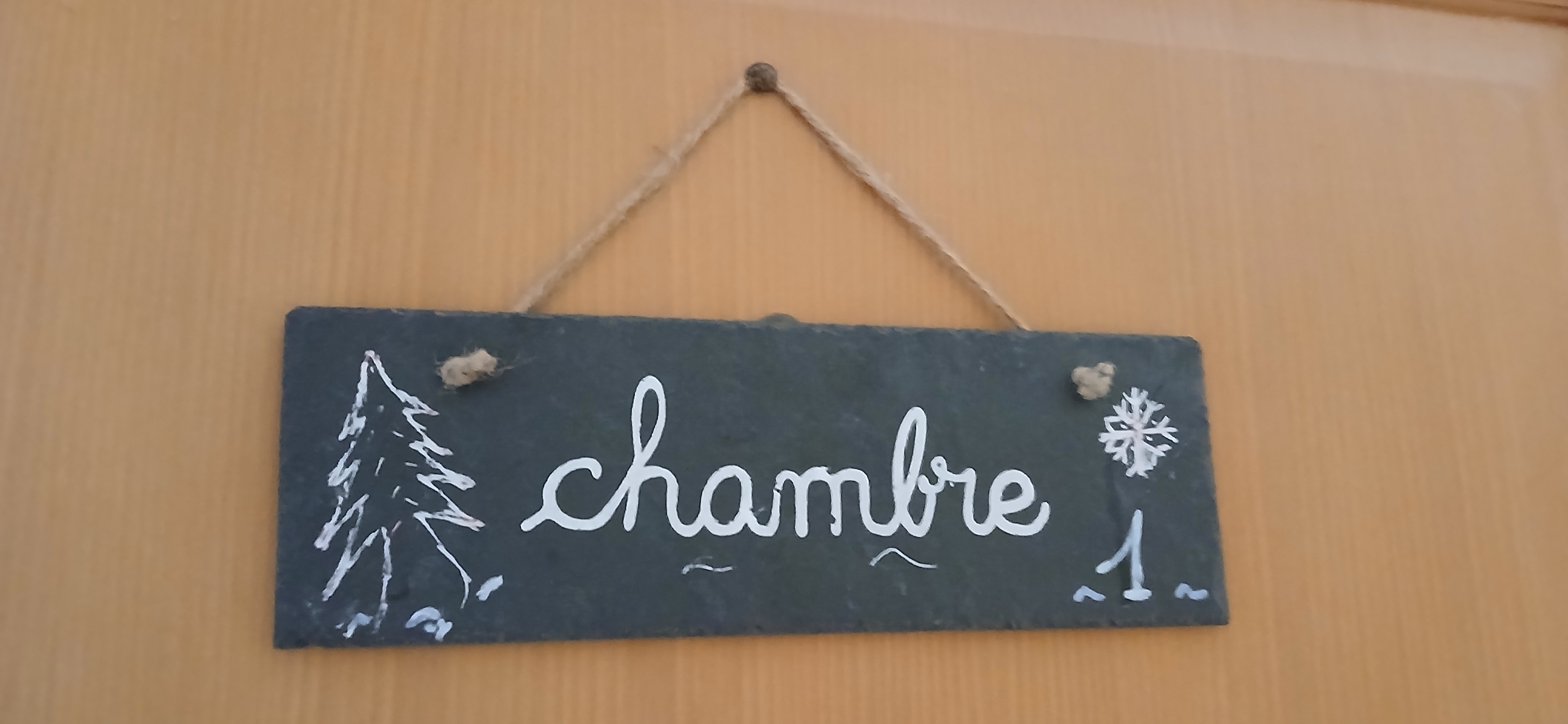 CHAMBRE 1 parentale et labellisé tourisme handicap - Gîte Les Coquelicots - Super Besse (Puy de Dôme, 63)