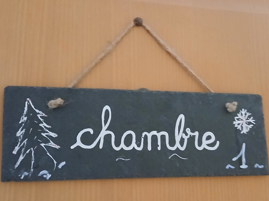 CHAMBRE 1 parentale et labellisé tourisme handicap - Gîte Les Coquelicots - Super Besse (Puy de Dôme, 63)