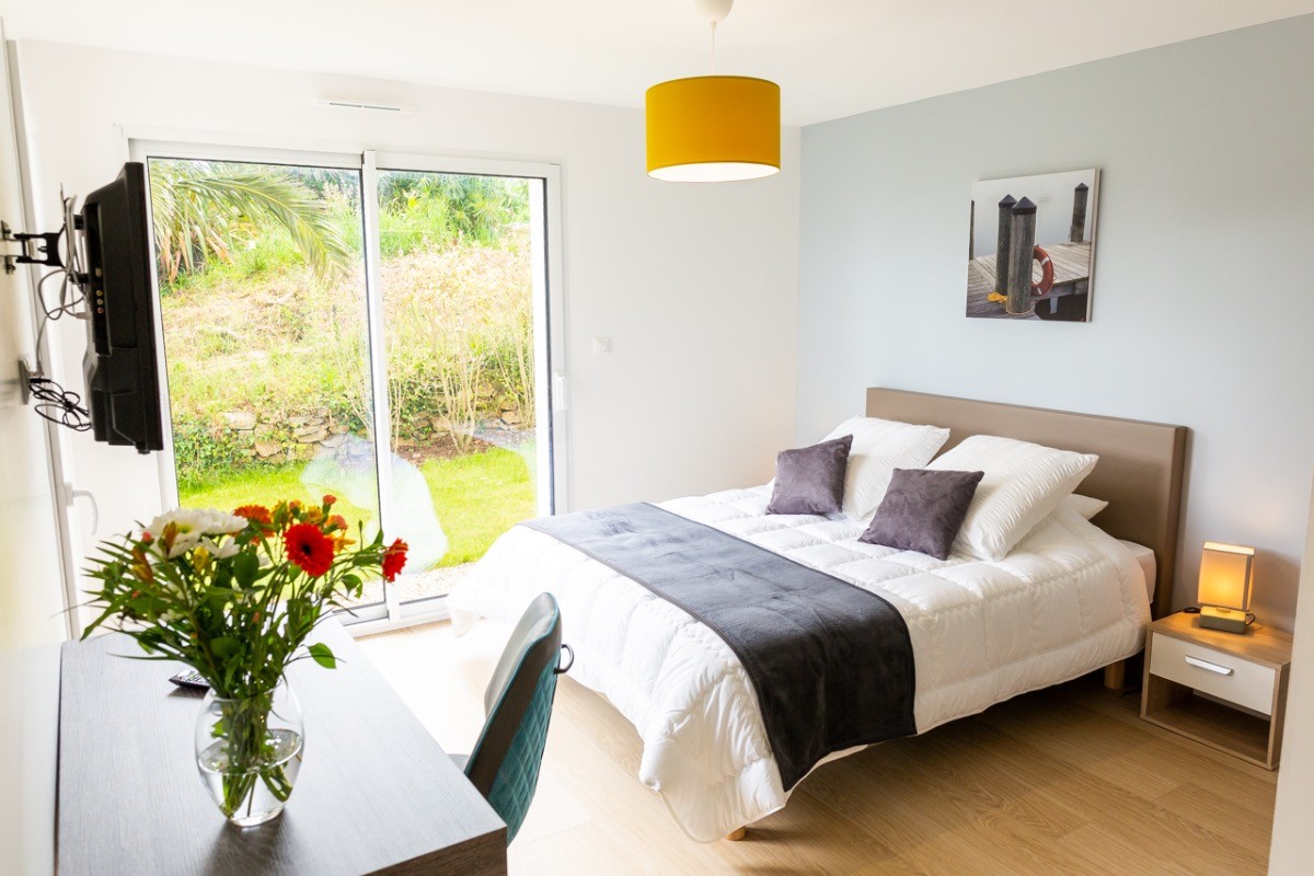 chambre parentale TV et salle d'eau privative