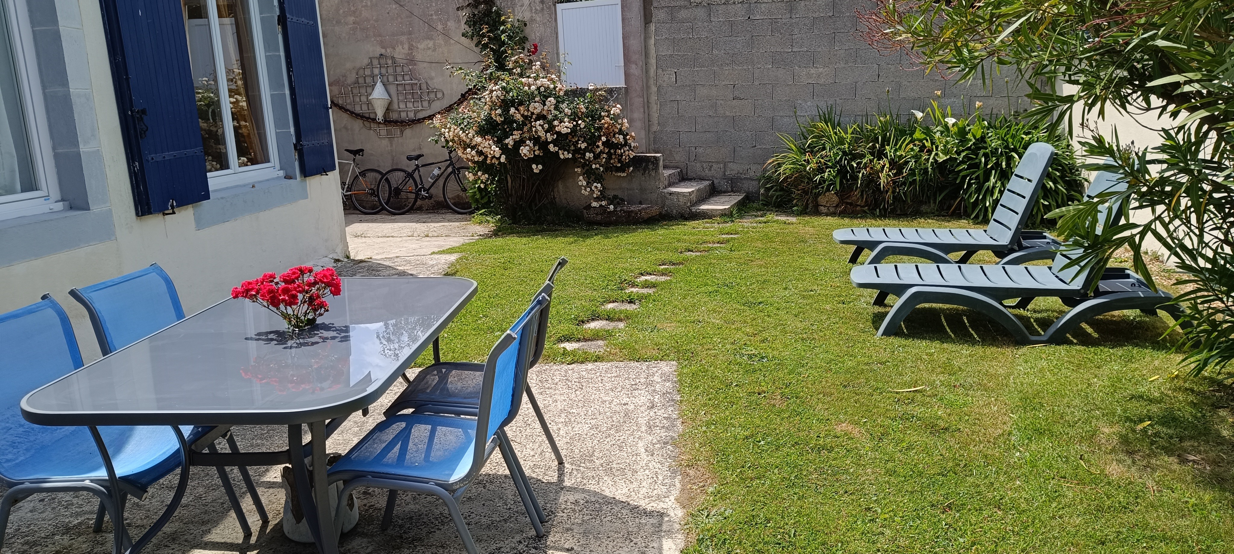 jardin et entrée