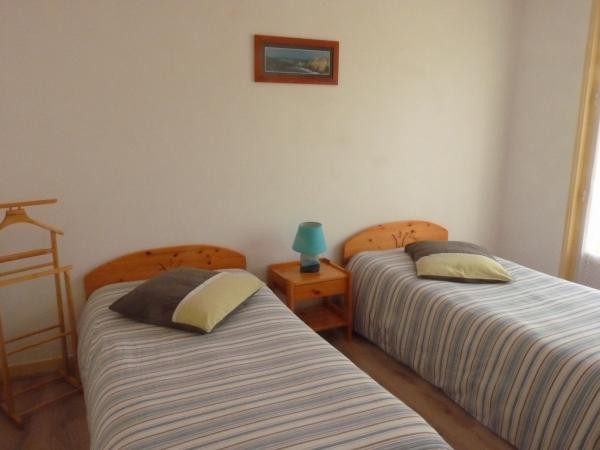 Chambre avec 2 lits simples