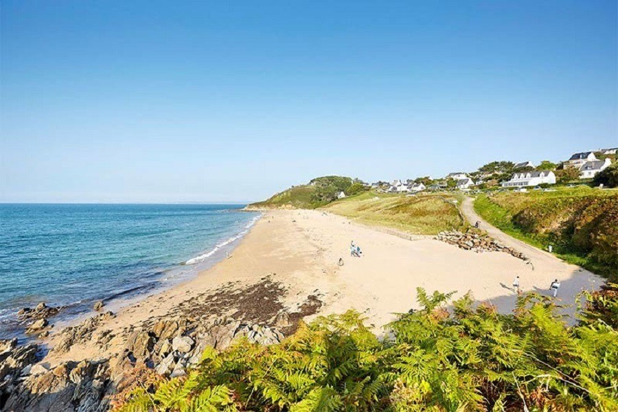 Plage des sables blancs Locquirec