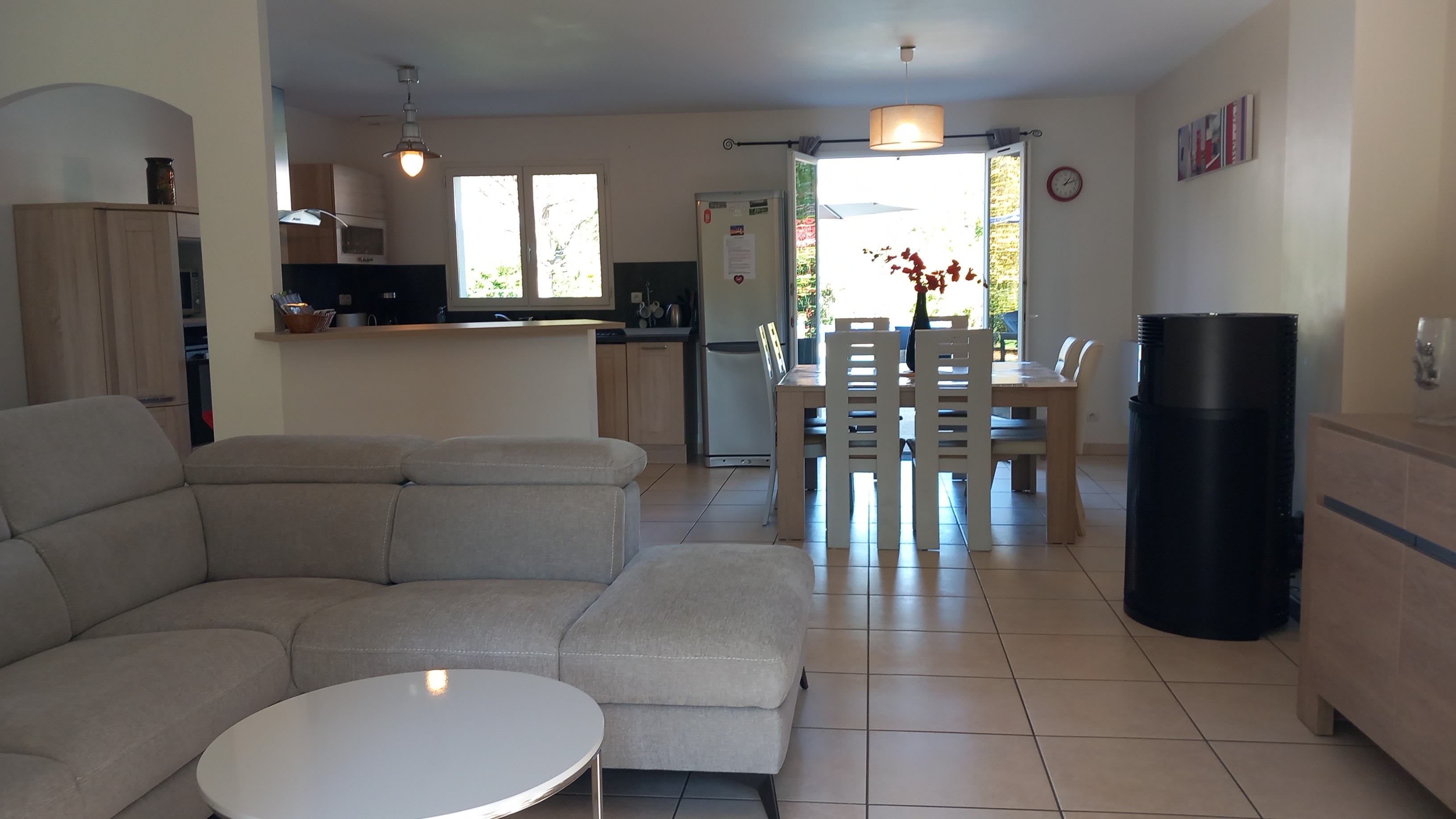 Très lumineux avec accès aux 2 terrasses
