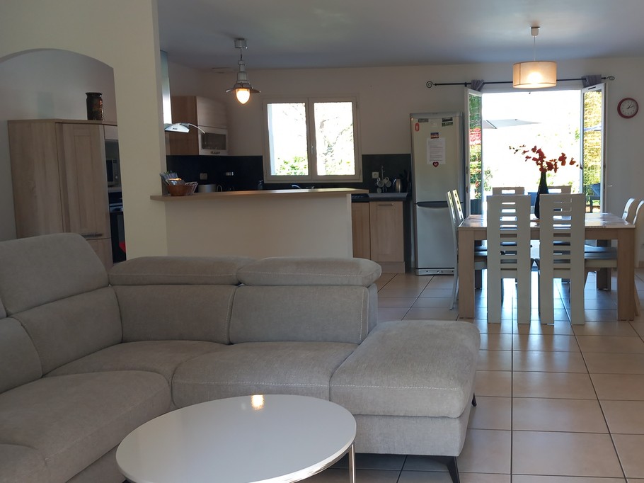 Très lumineux avec accès aux 2 terrasses