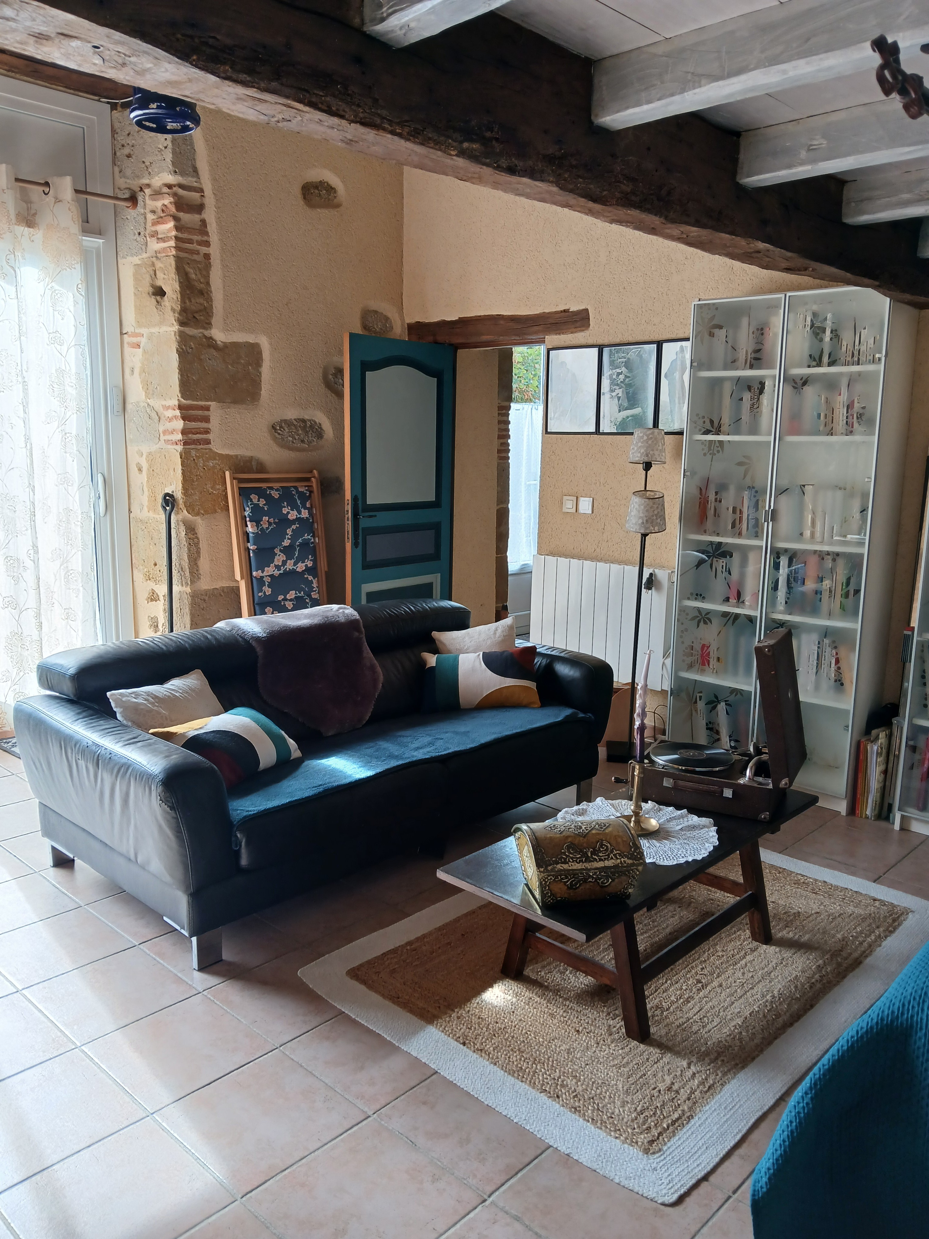 Reading room and library in the bedroom – Sabaillan – 4* Templar Suite – swimming pool, sauna & views of the Pyrenees, in the Gers