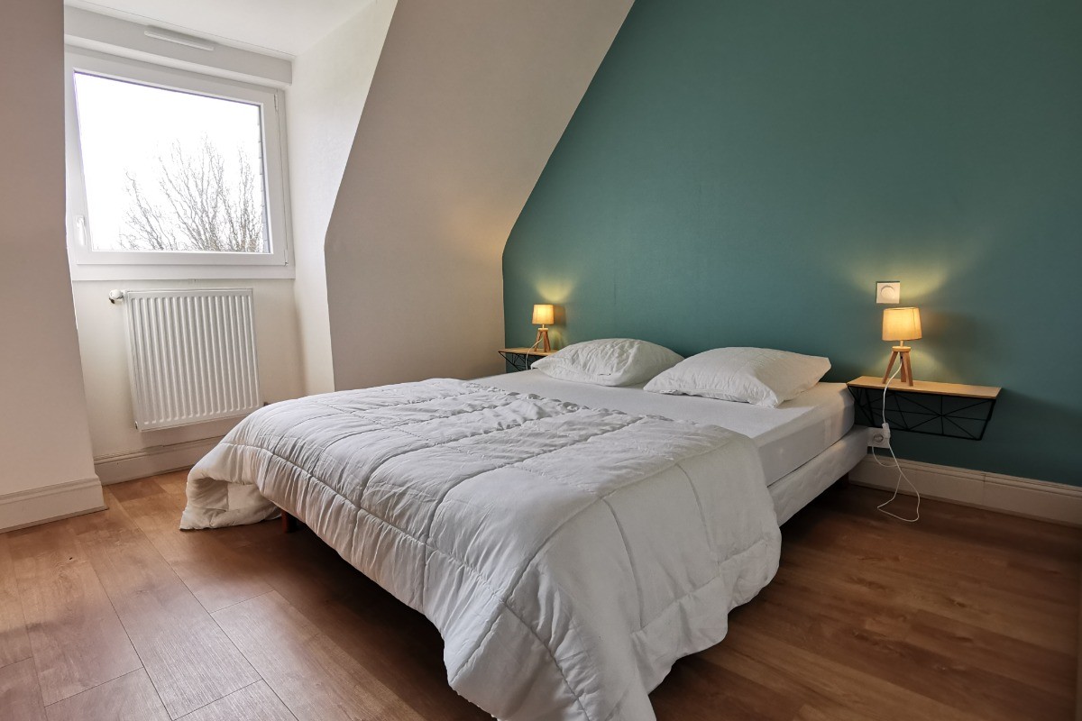 Chambre avec 1 lit 160 à l'étage