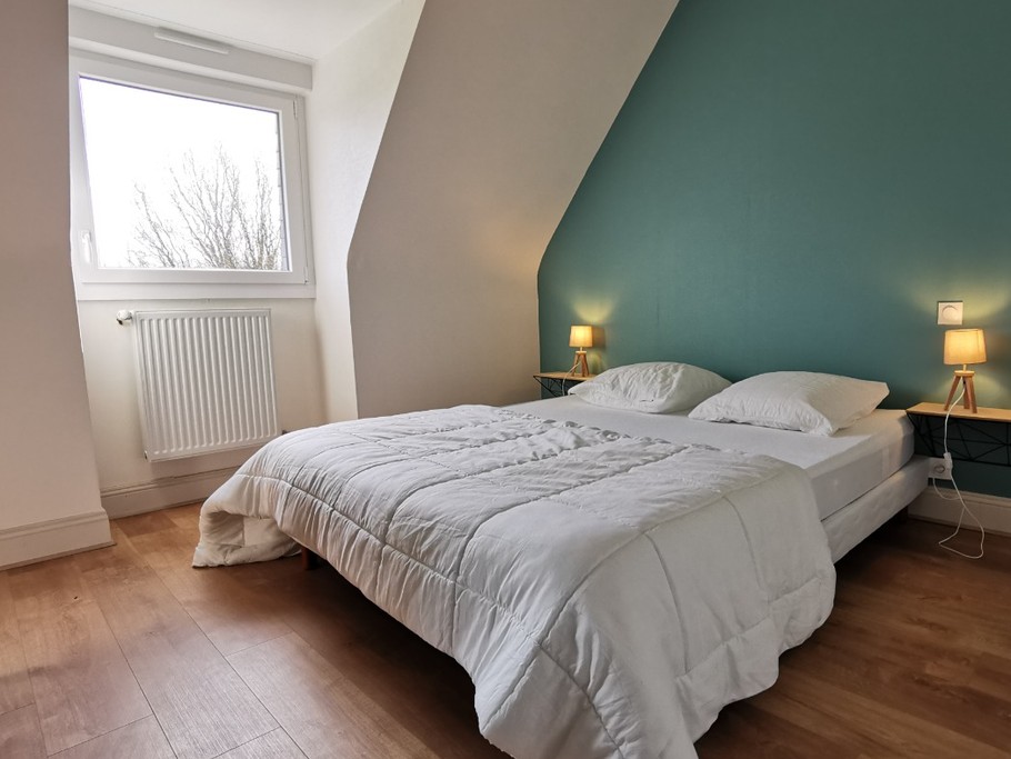 Chambre avec 1 lit 160 à l'étage