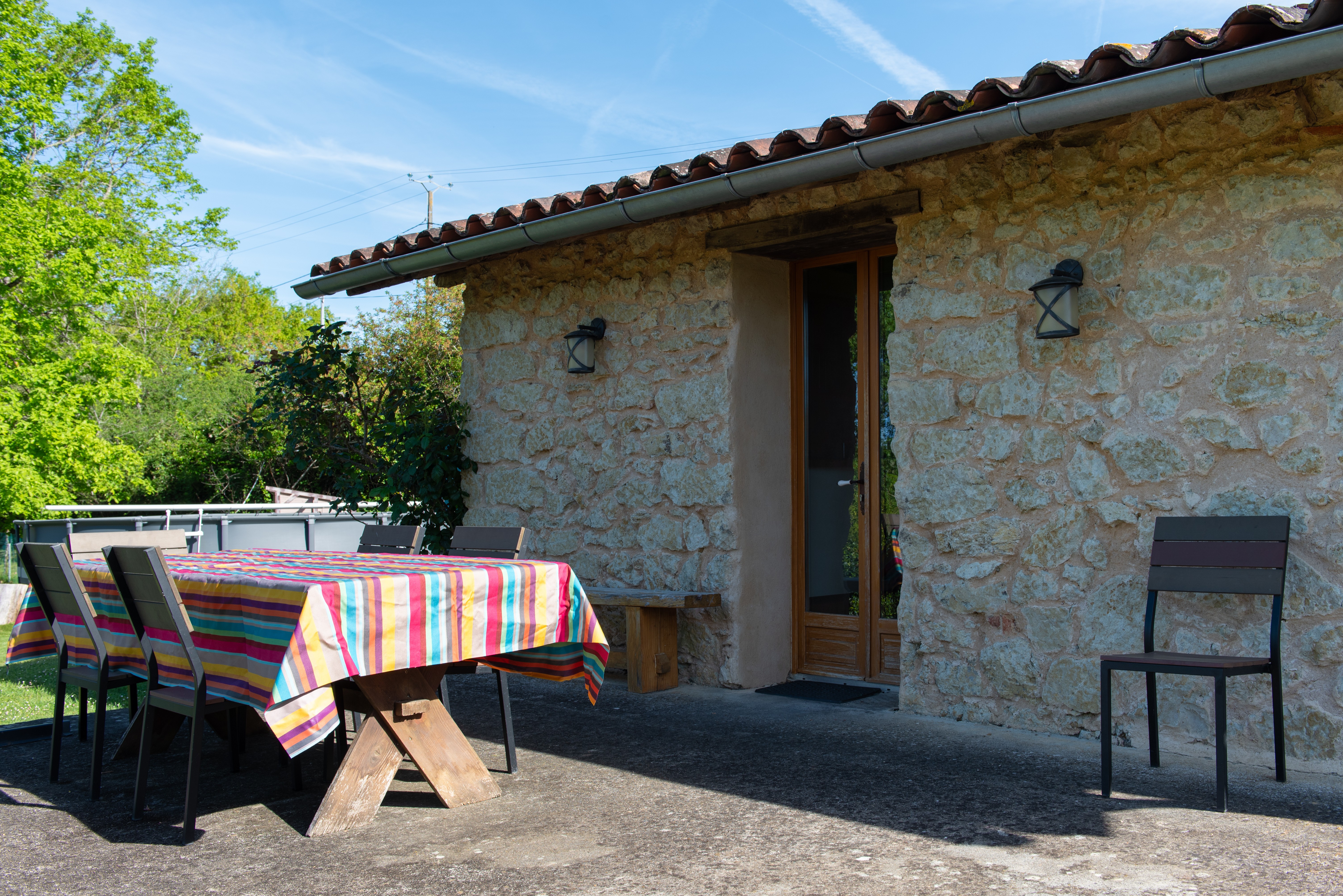 terrasse qui surplombe le jardin