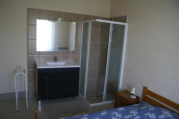 Coin douche privatif dans la chambre double