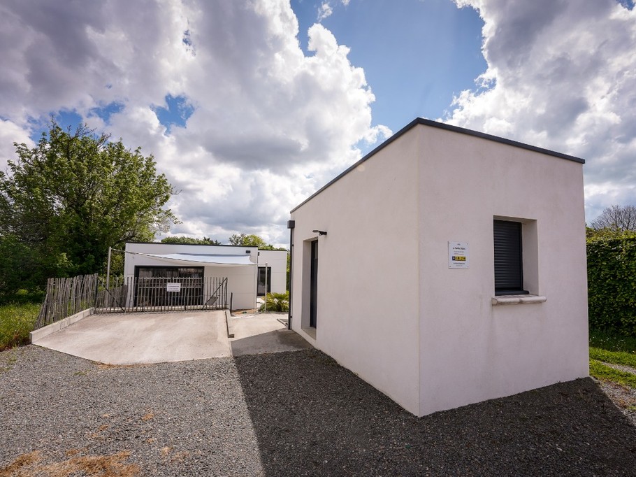 PLACE PARKING + RAMPE D'ACCES + LOCAL