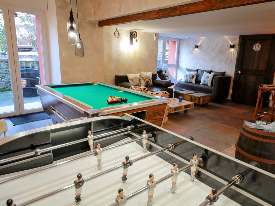 Baby-foot, billard et jeux de fléchettes - La Ferme à Gaston, gîte de groupe