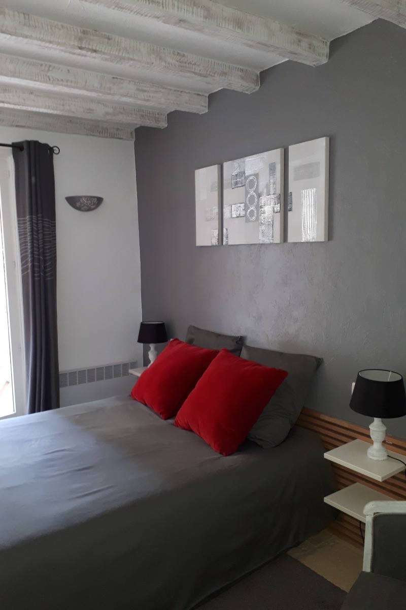 Chambre lit en 140, Clos de la Chesnaye à Mons (Var, Provence)