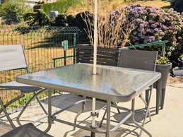 Le Nid – Holiday cottage, sleeps 3, Beaumont du Lac, Haute-Vienne: The Terrace