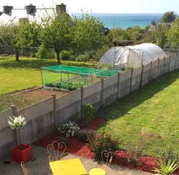 petite terrasse en bord de terrain