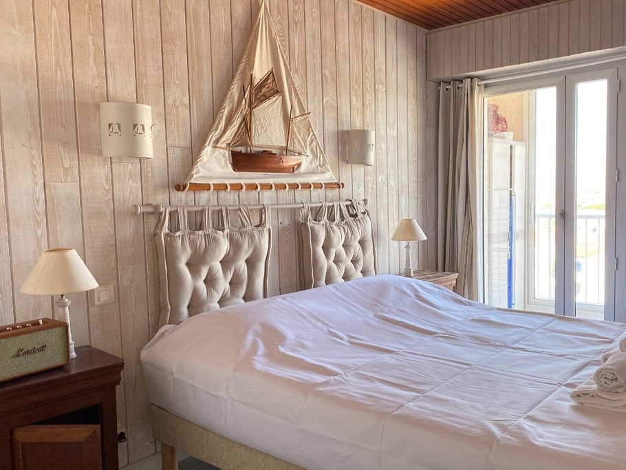 Chambre 1 avec un lit en 160