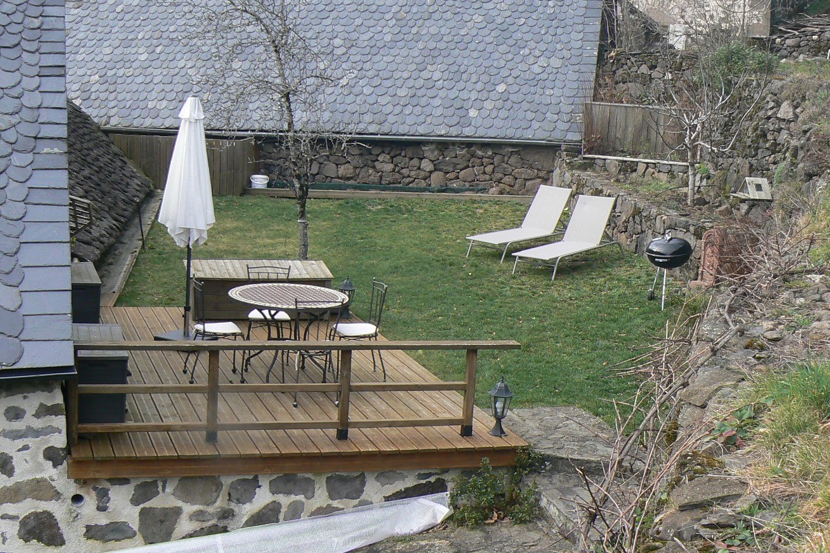 LA TERRASSE ET LE TERRAIN PRIVATIF