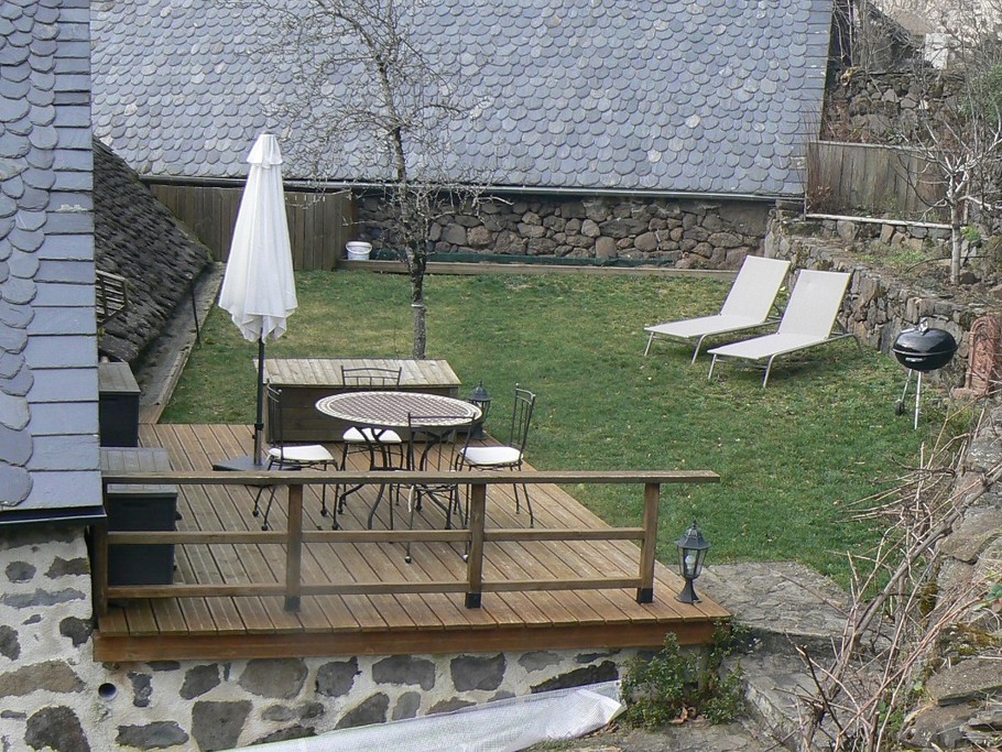 LA TERRASSE ET LE TERRAIN PRIVATIF