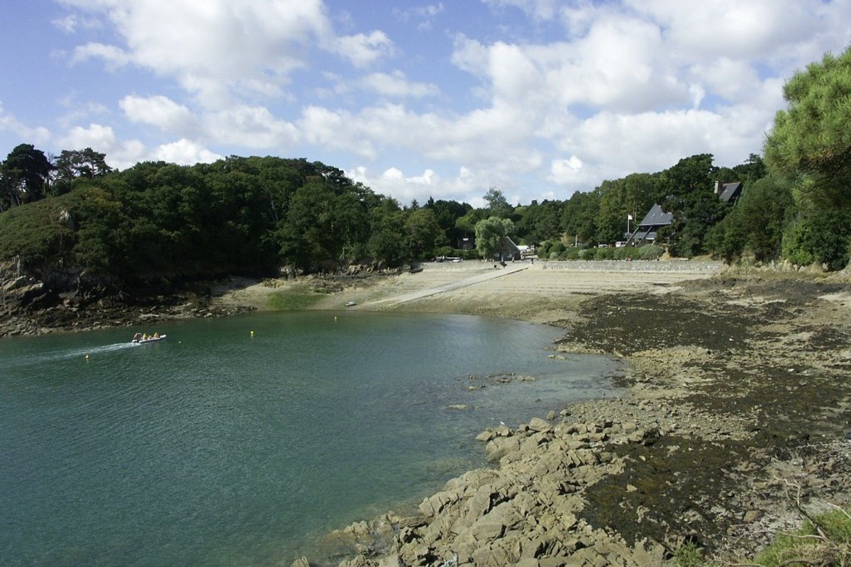 Port-Picain beach in Cancale, with slipway.
Photo credits : LEGEAIS