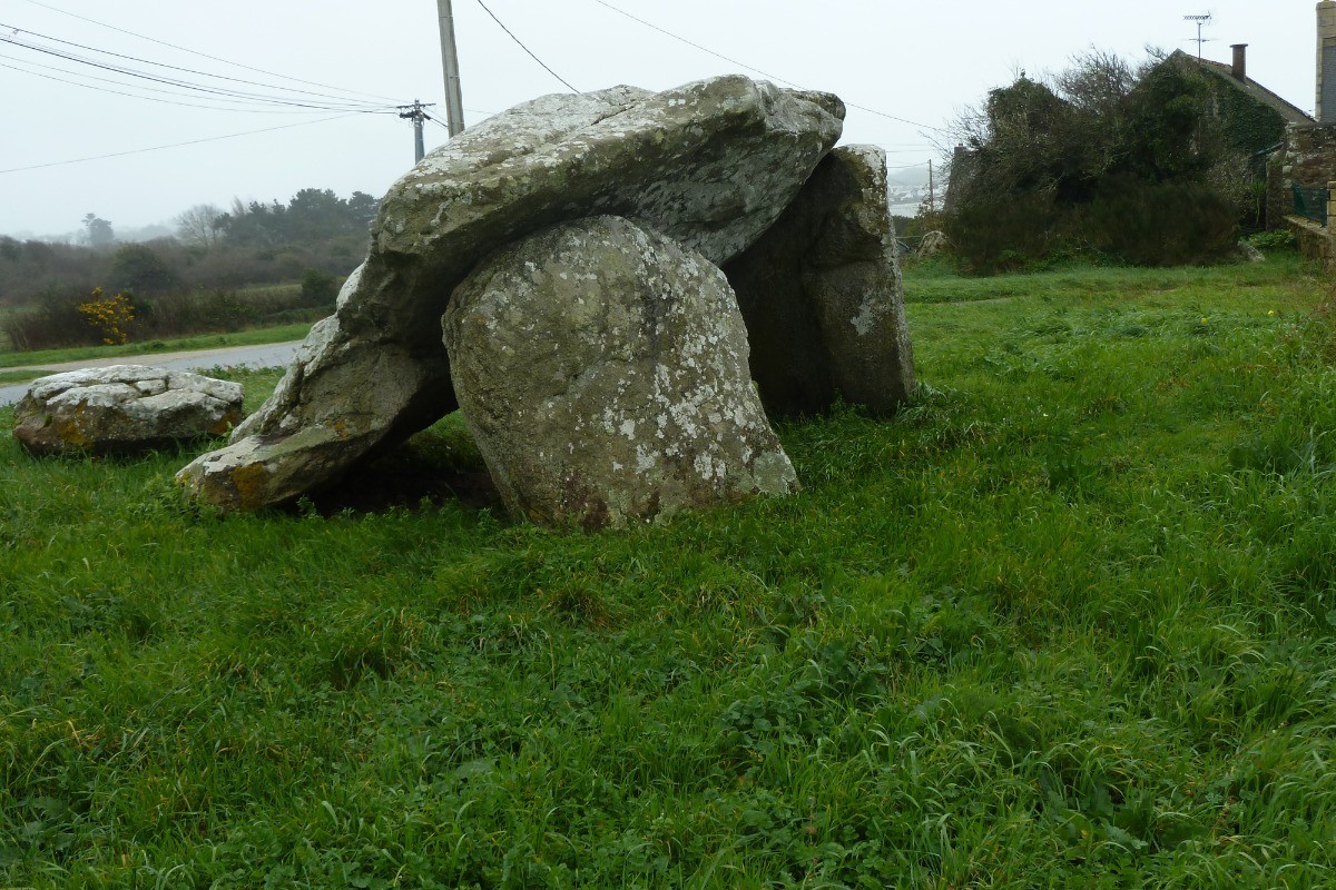 LES MENHIRS