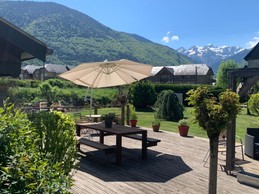 Terrasse et espace repas extérieur