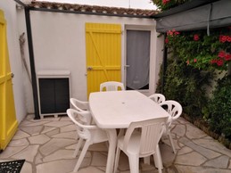 le patio avec vue sur chambre enfants