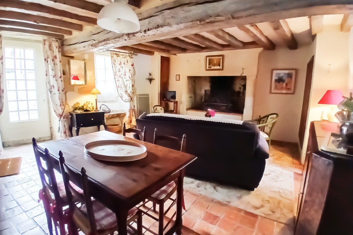 Salon / salle à manger du gîte