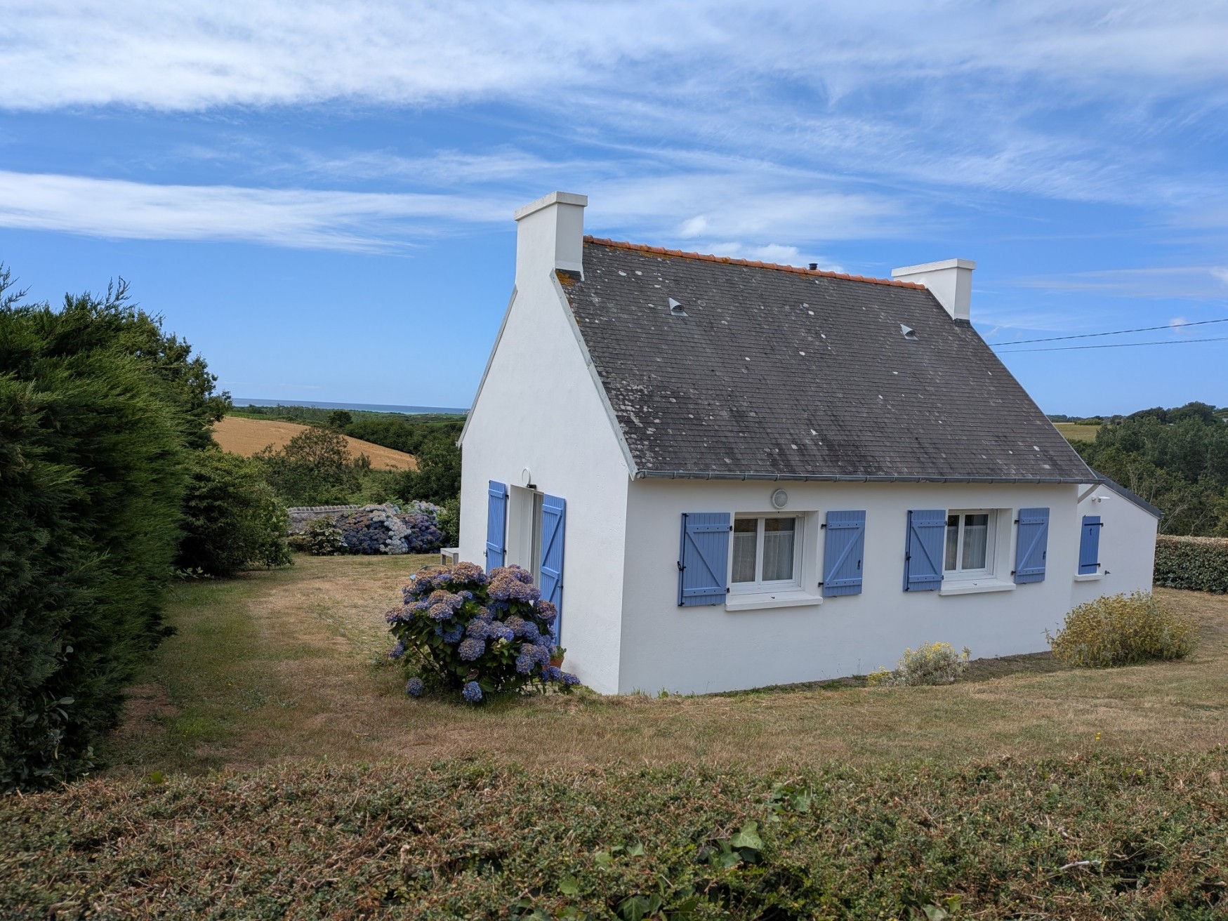 A fully renovated house with a garden, sleeping 4, featuring a bright and cosy living room