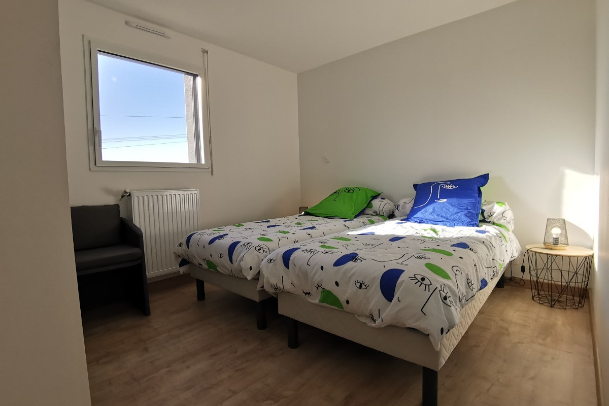 Chambre à l'étage avec 2 lits 90