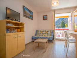 Séjour qui donne sur le balcon