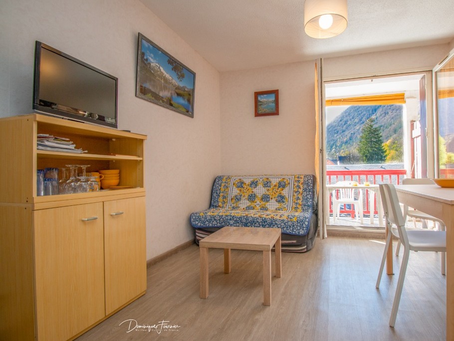 Séjour qui donne sur le balcon