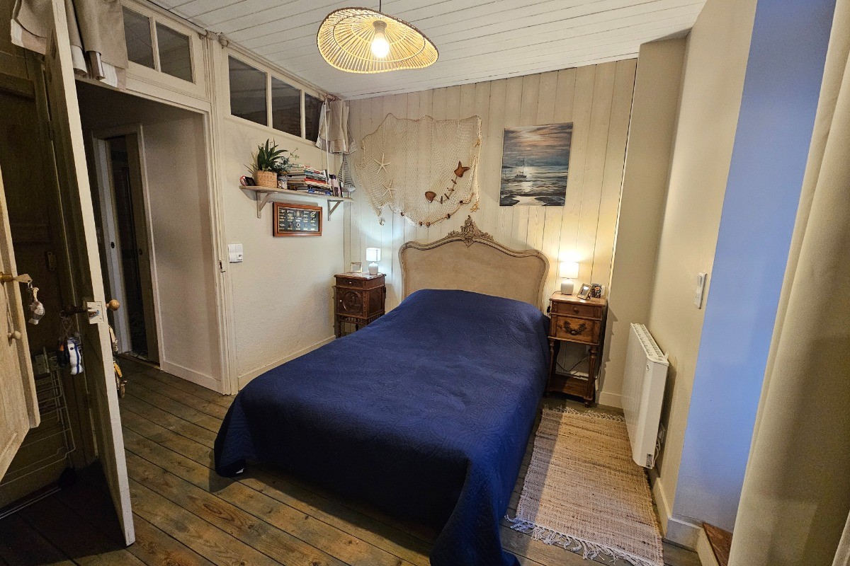 Etage 1: Chambre 1 avec lit 140 et balcon