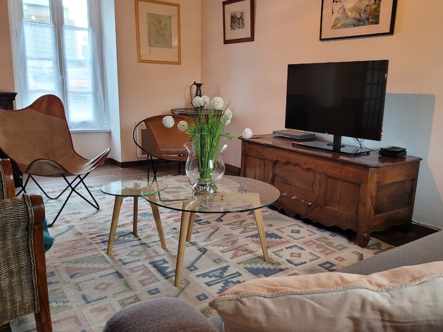 Salon - TV - LE MILIN DU, DE 4 A 5 PERSONNES - AU COEUR VILLAGE DE GOUAREC ENTRE LE MORBIHAN ET LES CÔTES D'ARMOR - BRETAGNE #Clévacances
