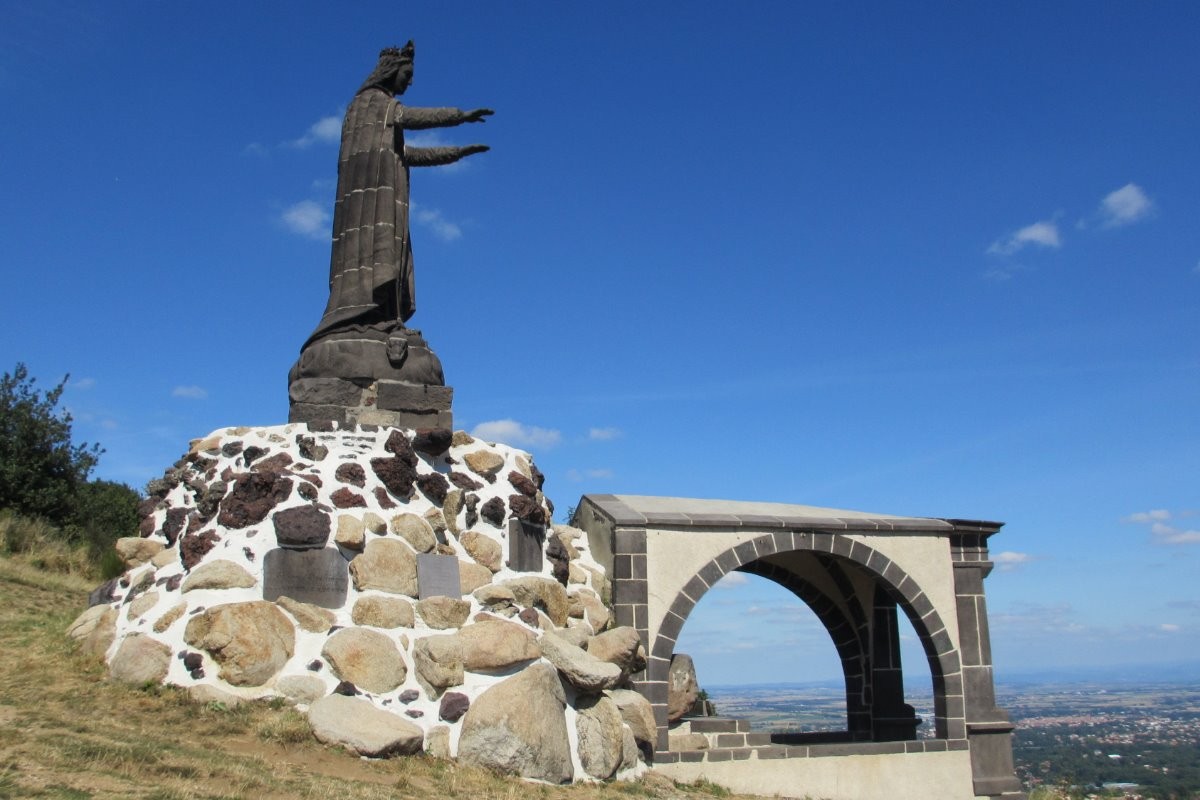 Gite Les Châtaignes - Volvic - Puy de Dome - Notre Dame de la Garde