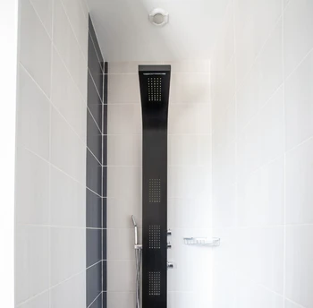 Douche italienne de 2 M2 avec colonne hydro-massante.
