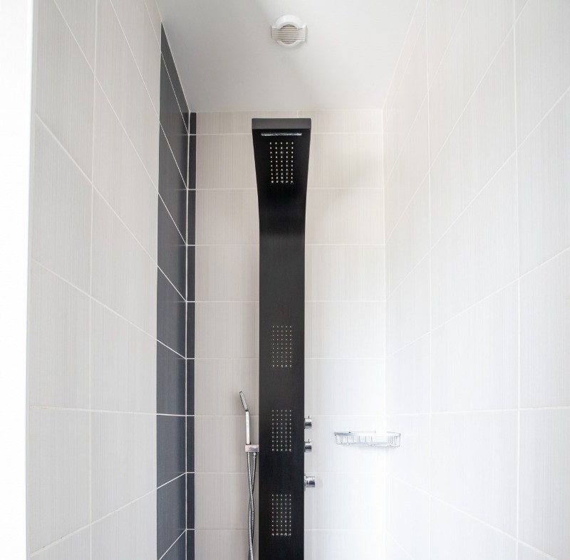 2 m2 Italian shower with hydro-massage column.
