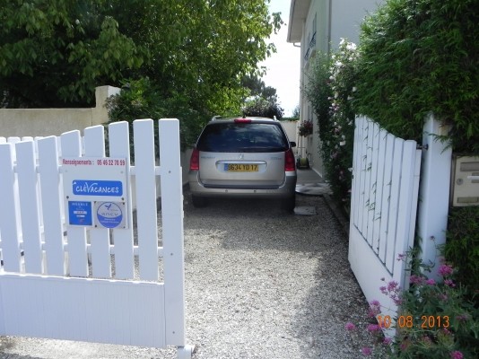 Parking privé clos - Longueur 8 m - largeur 2,50 m