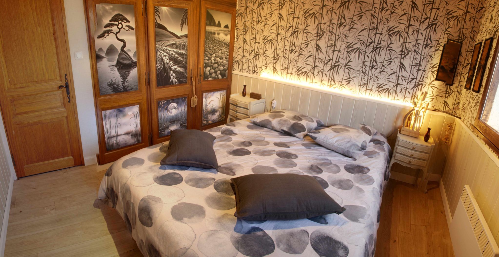 160-cm bed with fitted wardrobes
