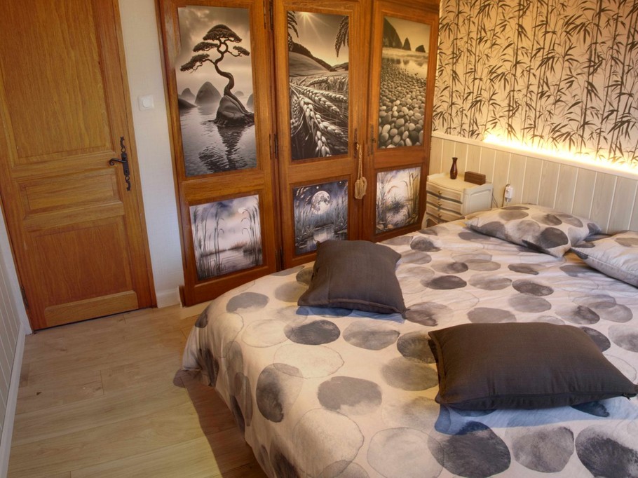 160-cm bed with fitted wardrobes