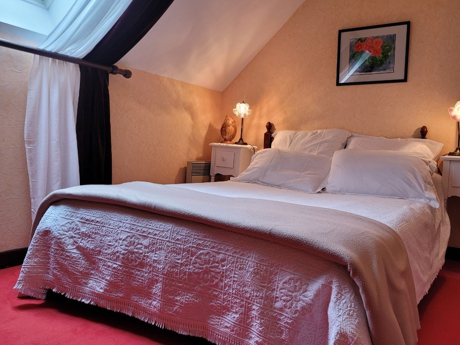 Charline - second bedroom with double bed 140 wardrobe - desk and bedside tables