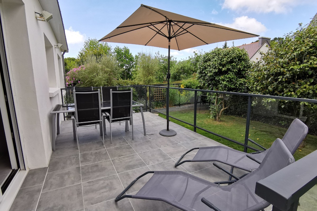 Terrasse avec salon de jardin