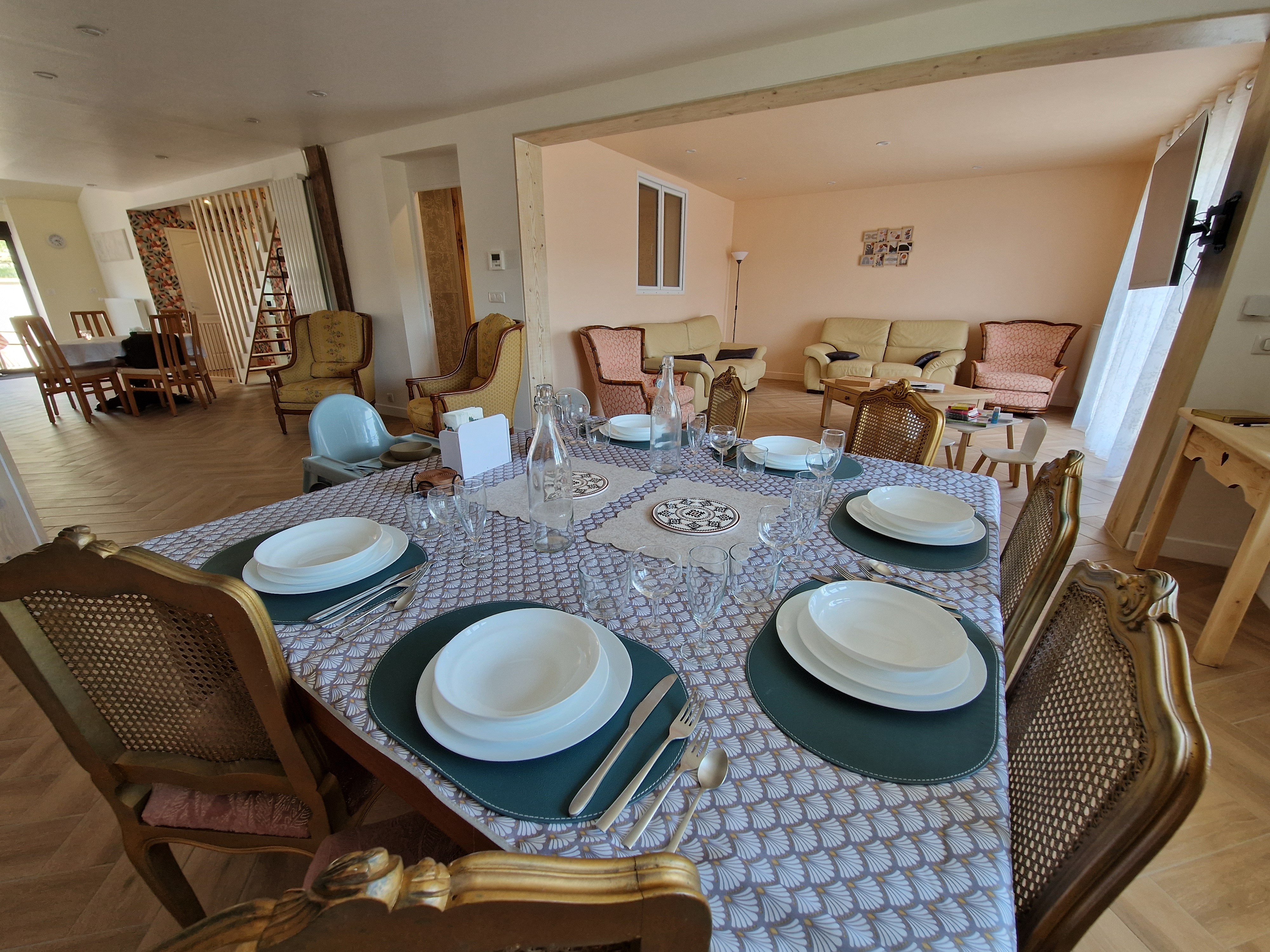 Spacious living area - Douce Escapade Meuse