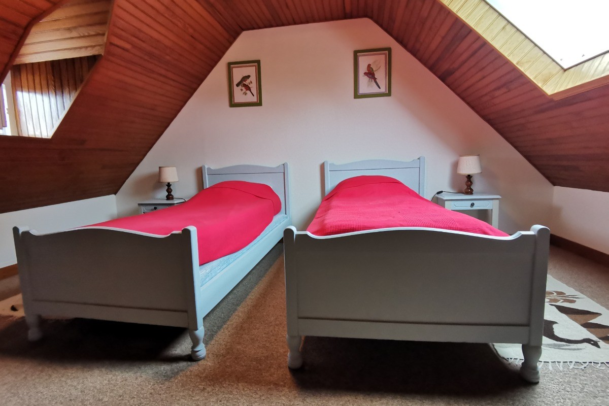 Etage: Chambre 3 avec 2 lits 90