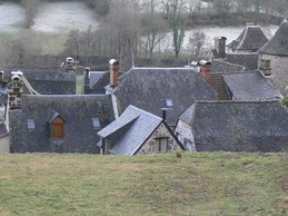 LE GITE VU DE LA ROUTE DU PUY MARY