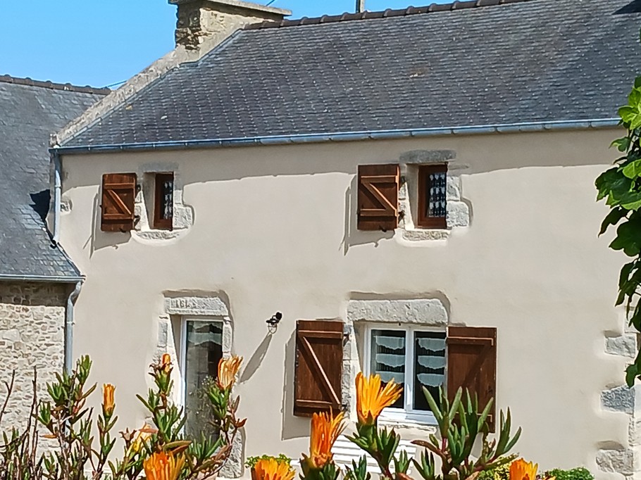 Nouvelle façade en enduit sable et chaux pour une meilleure étanchéité