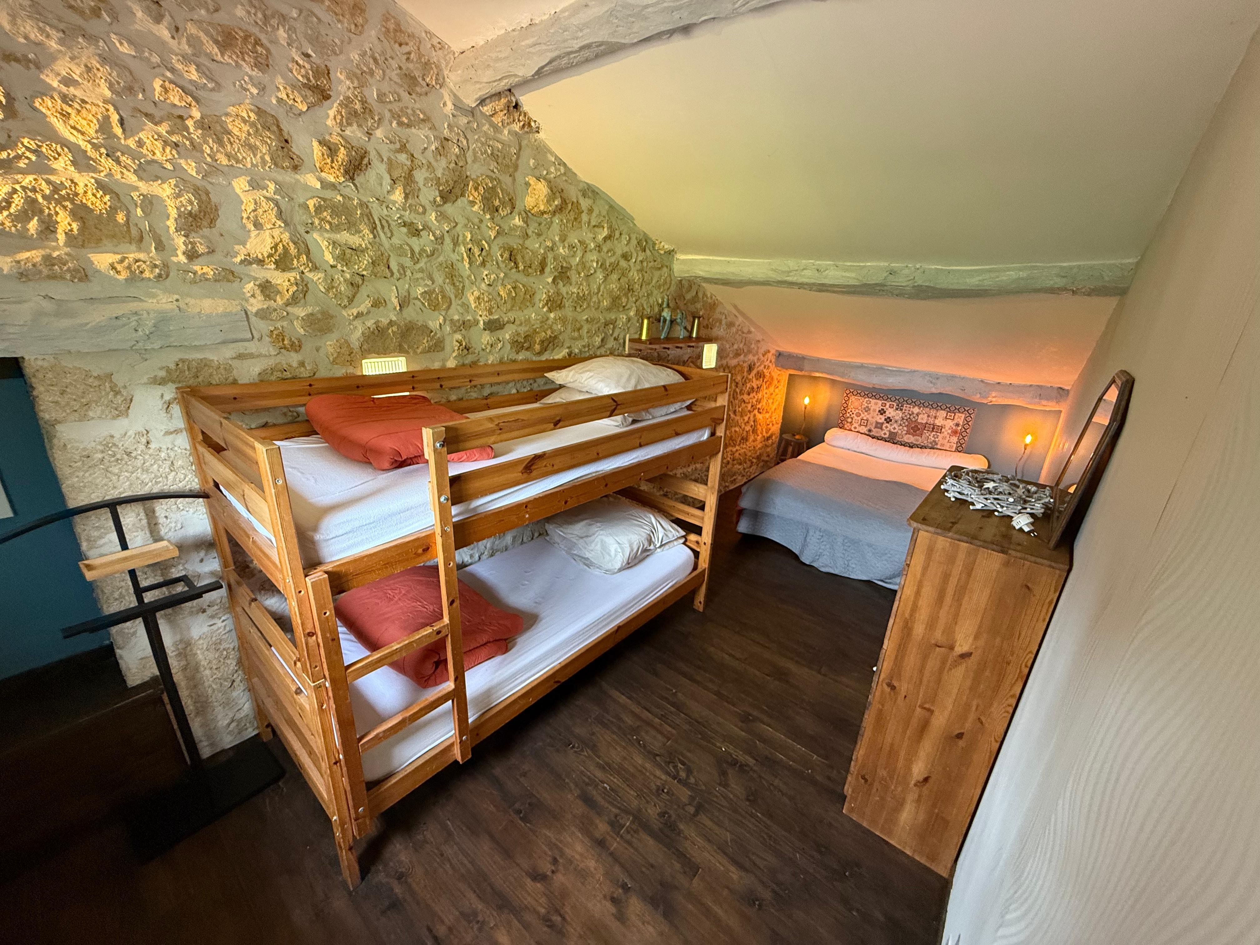 Chambre avec lit double en 140