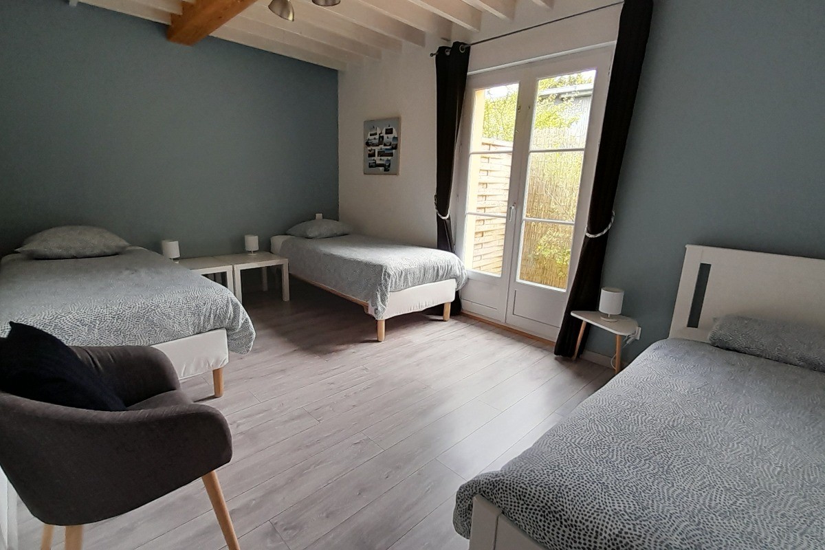 la chambre avec 3 lits 90/200 dont 2 "twin"