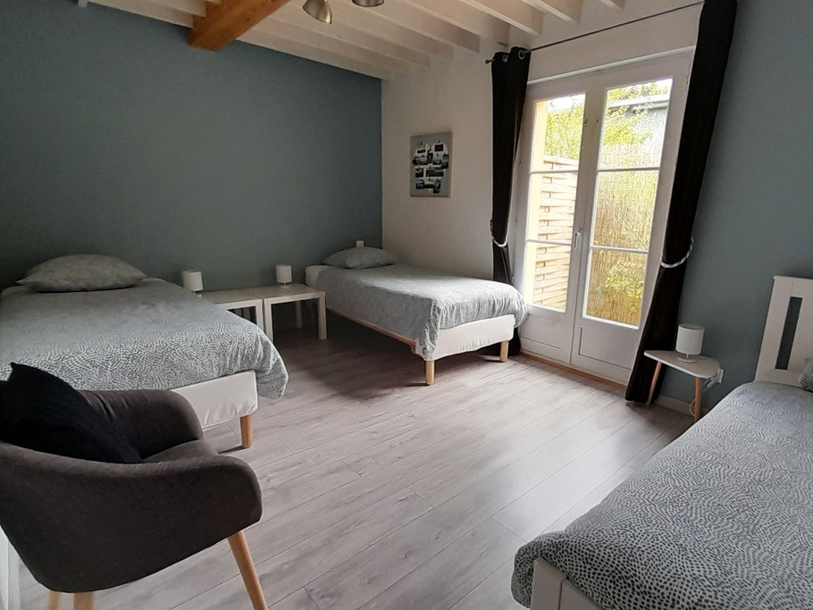 la chambre avec 3 lits 90/200 dont 2 "twin"