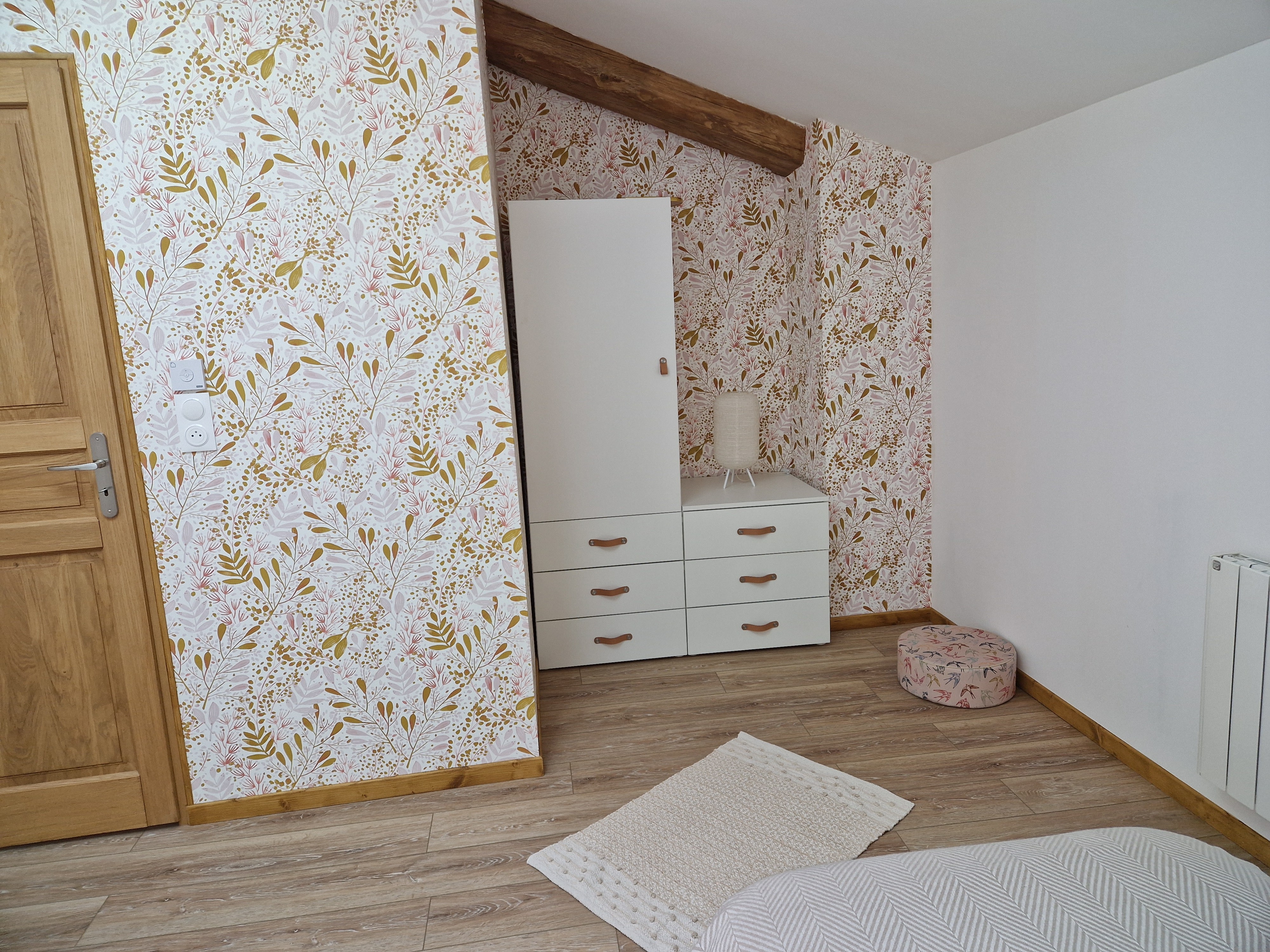 Bedroom storage : wardrobe - Gite les bords de l'Amezule, gite Mirabelle