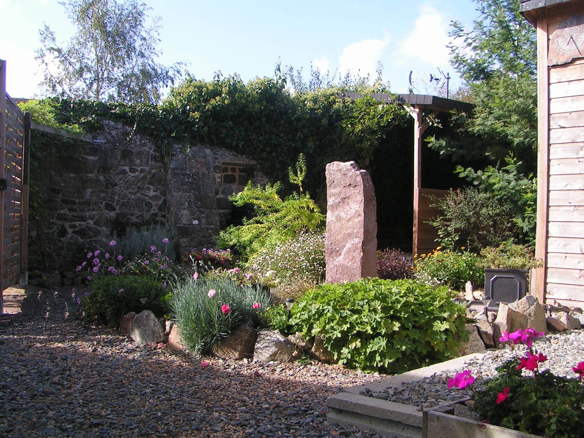 The courtyard at Chalet Mimosa