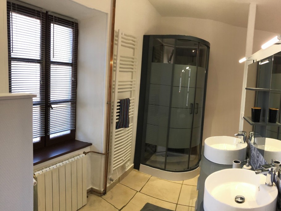 Salle d'eau privative de la chambre parentale